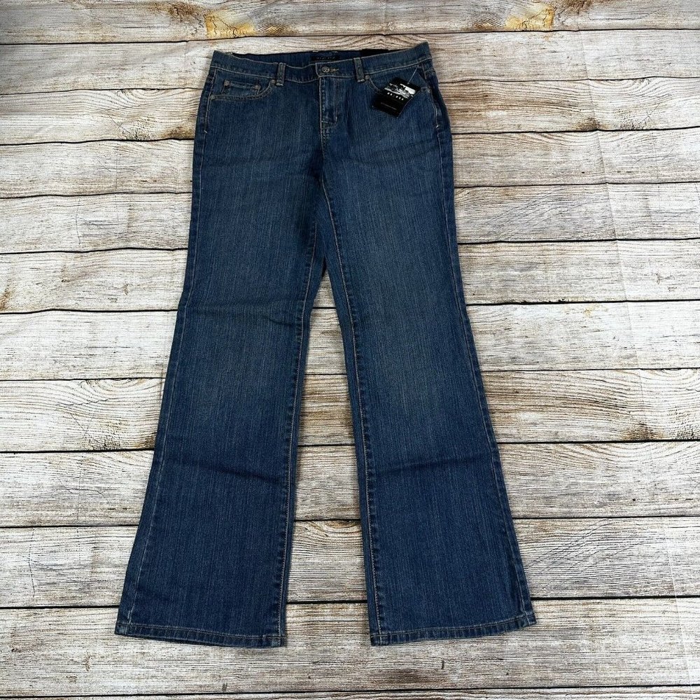 Access Liz Claiborne Favorite Jean Women Size 8 Low Rise Modern Fit Bootcut NEW.